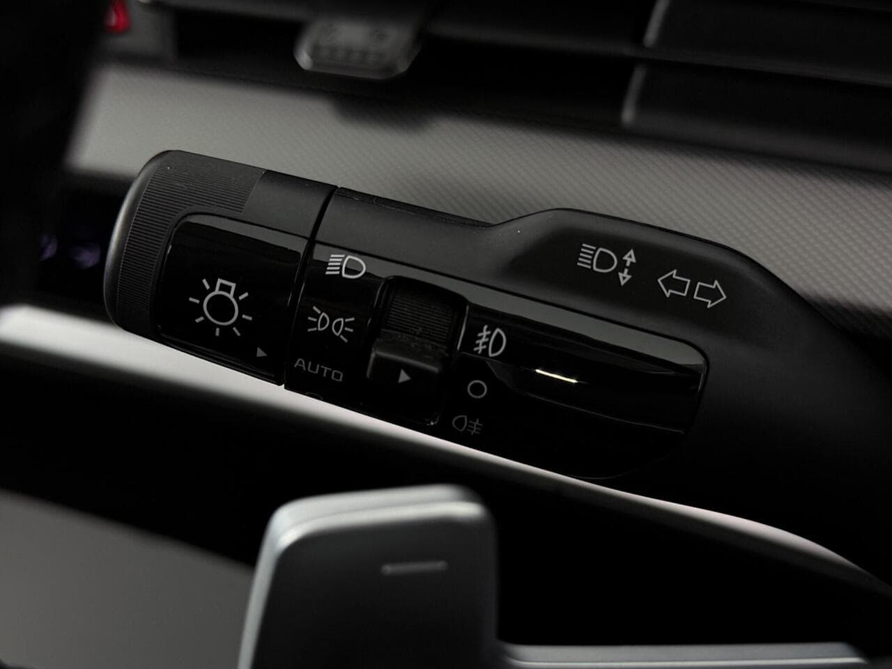Kia Sportage thumbnail Misc Controls