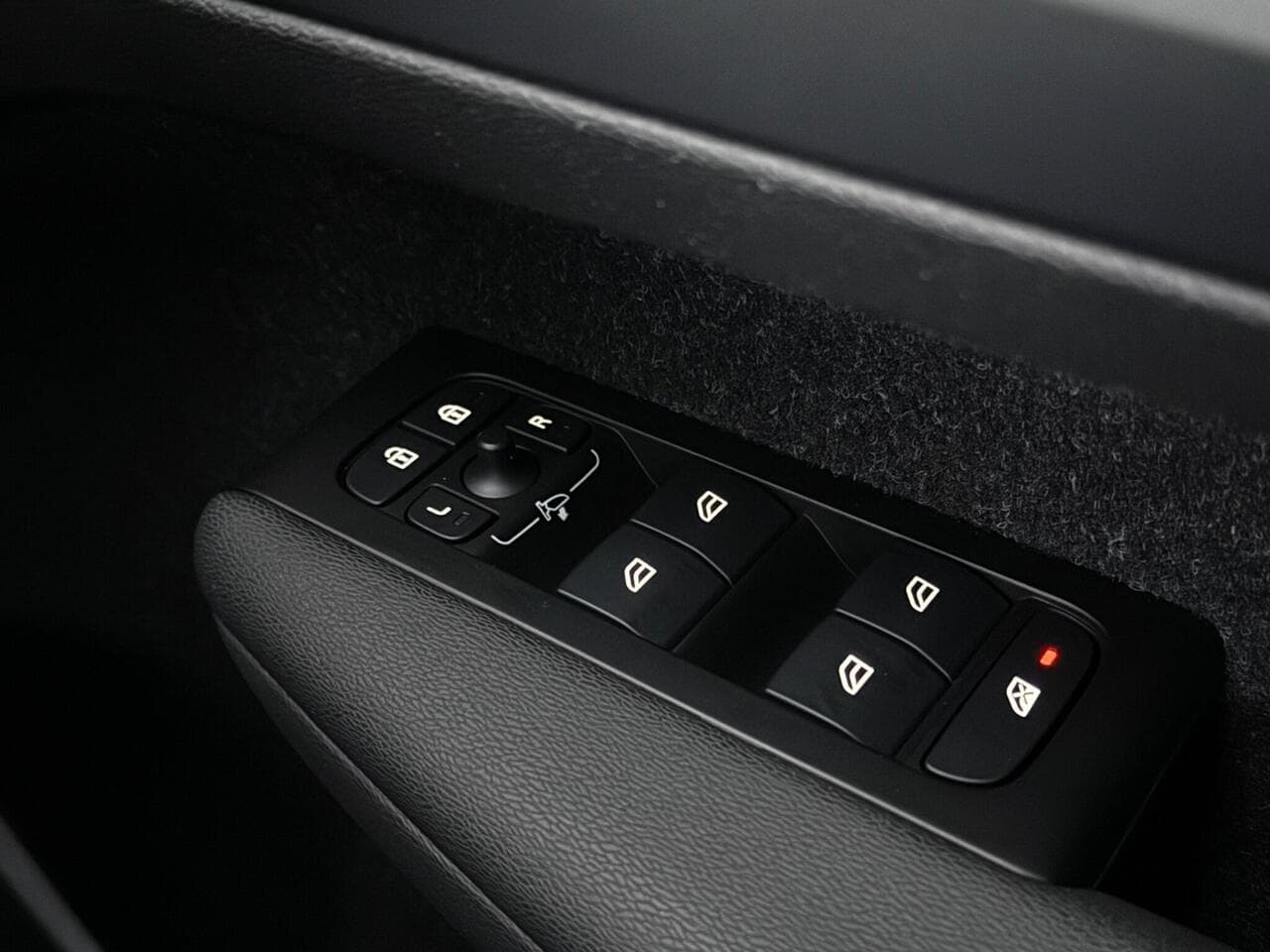 Volvo XC40 thumbnail Misc Controls