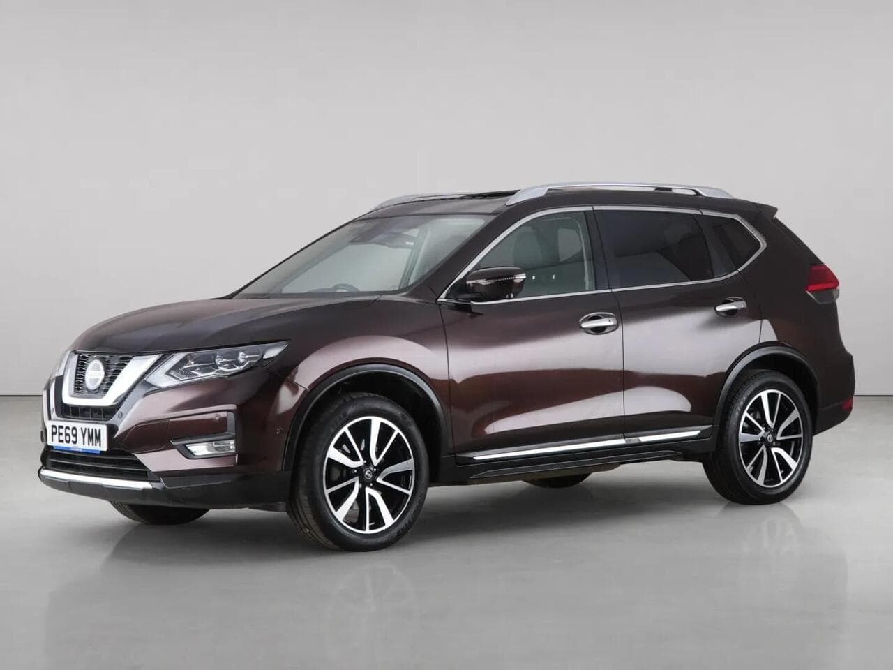 Nissan X-Trail thumbnail Front Left