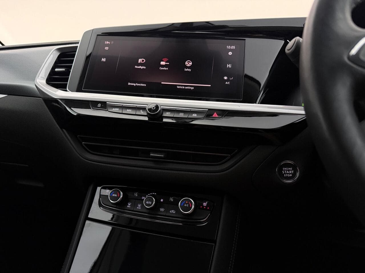 Vauxhall Grandland thumbnail Infotainment System