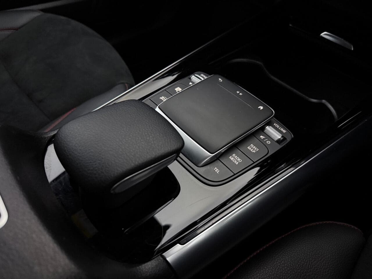 Mercedes-Benz GLA thumbnail Misc Controls