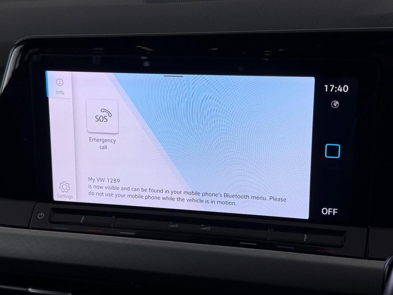 Volkswagen Golf thumbnail Infotainment System