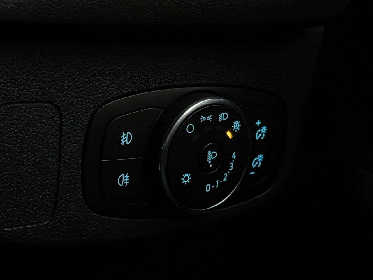 Ford Focus thumbnail Misc Controls