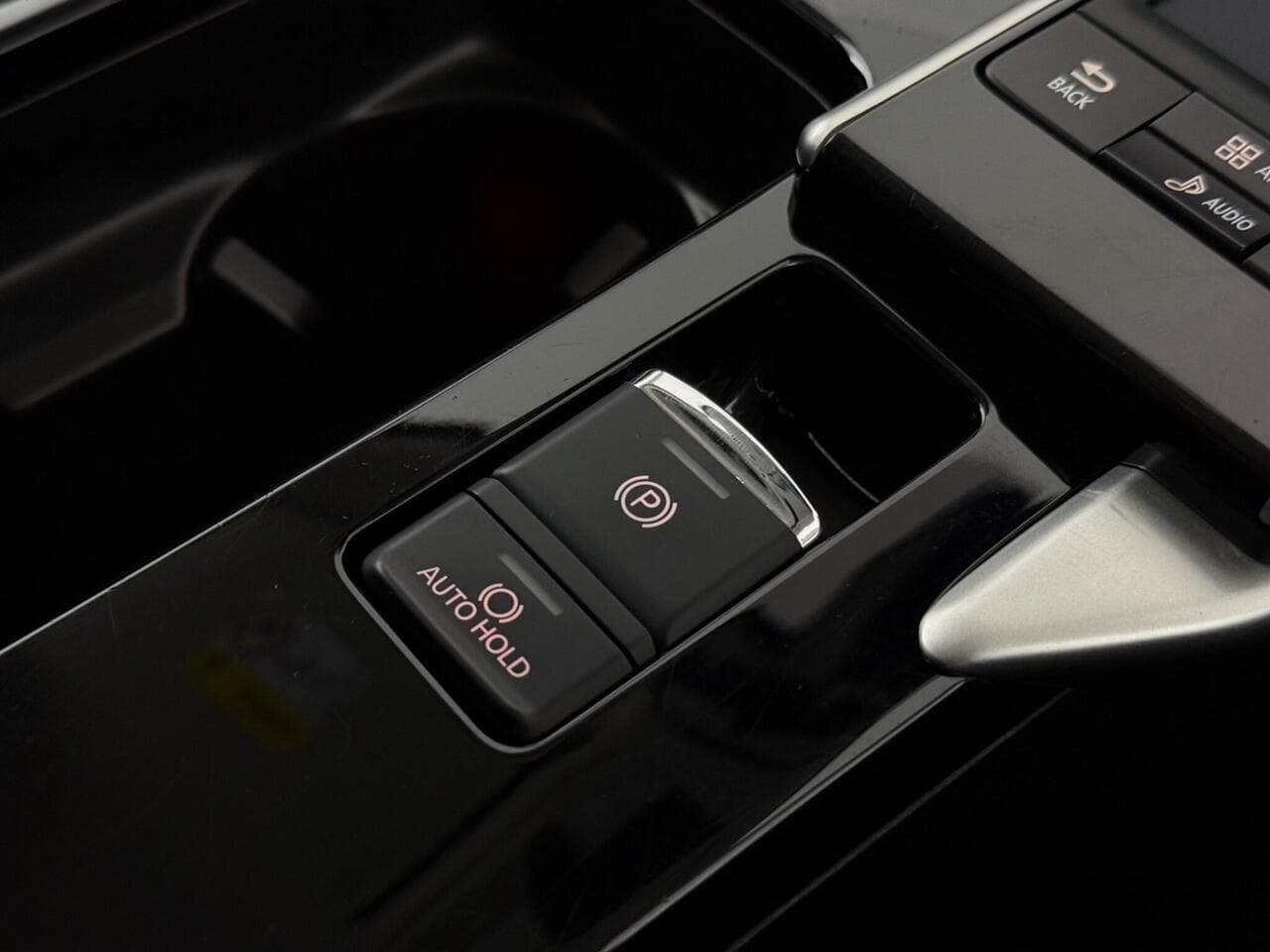 Mitsubishi Eclipse Cross thumbnail Misc Controls