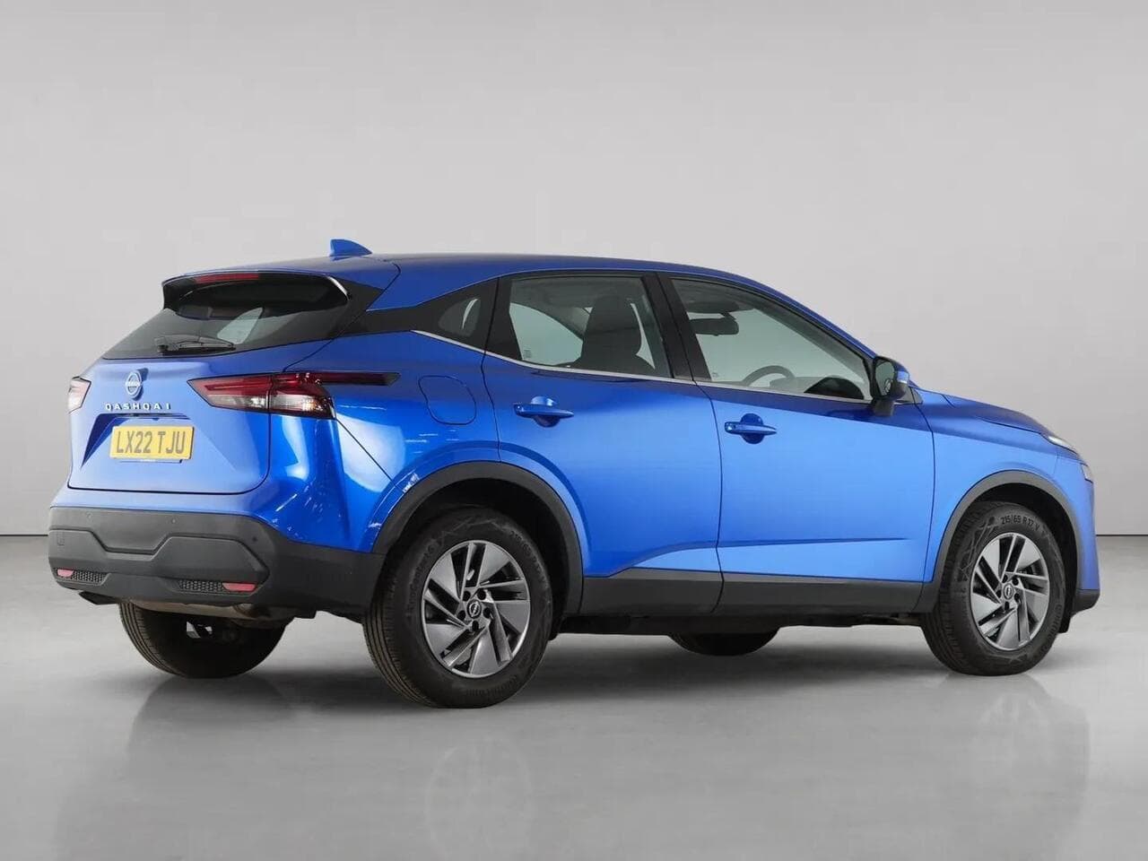 Nissan Qashqai thumbnail Rear Right