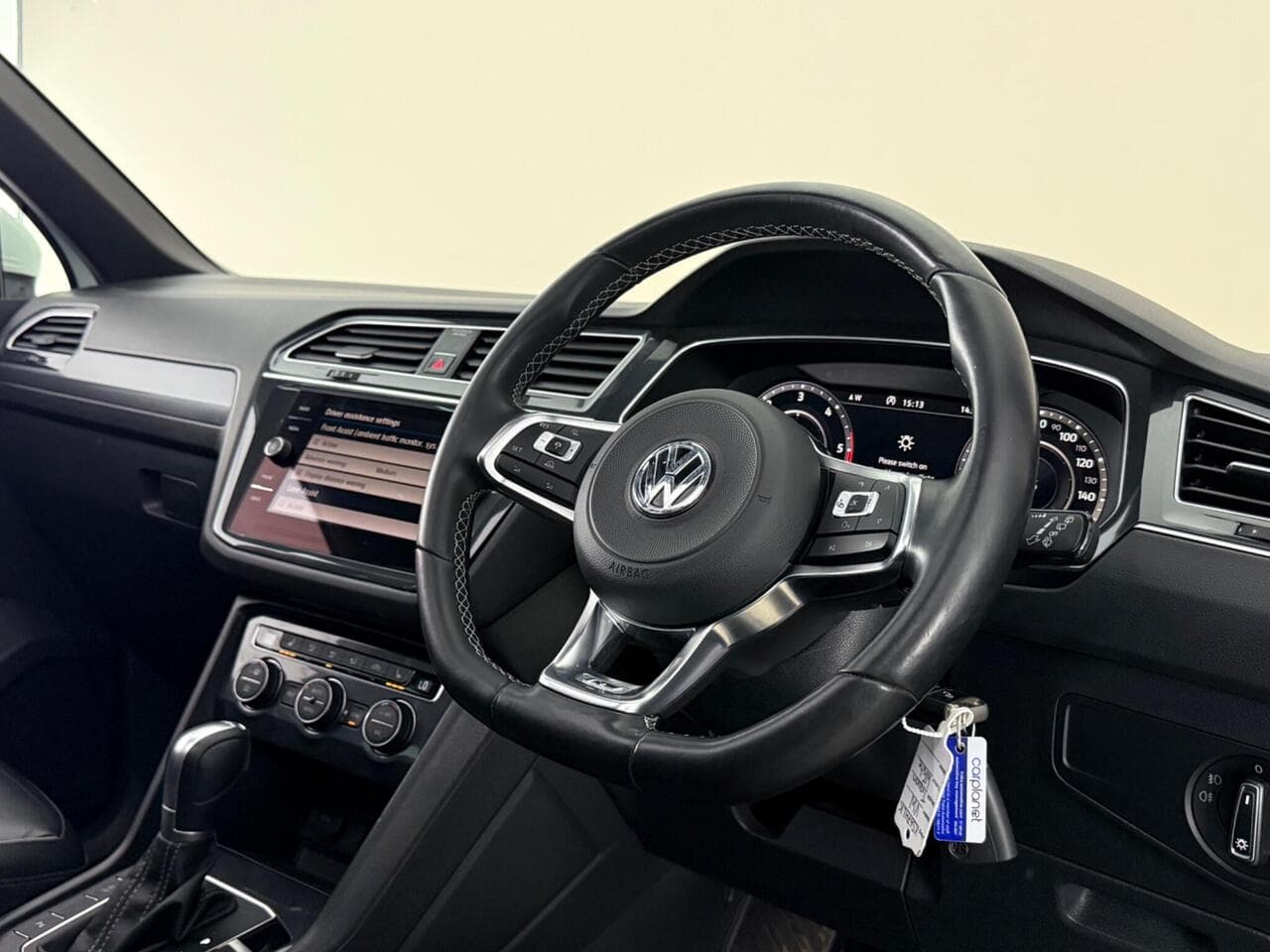 Volkswagen Tiguan thumbnail Interior Front
