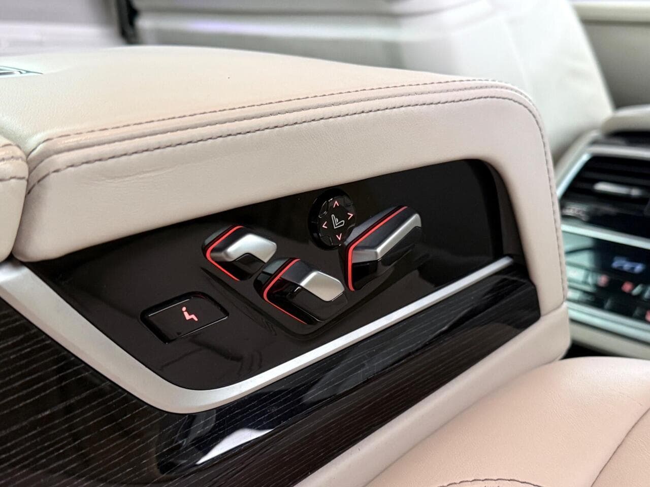 BMW 7 Series thumbnail Misc Controls