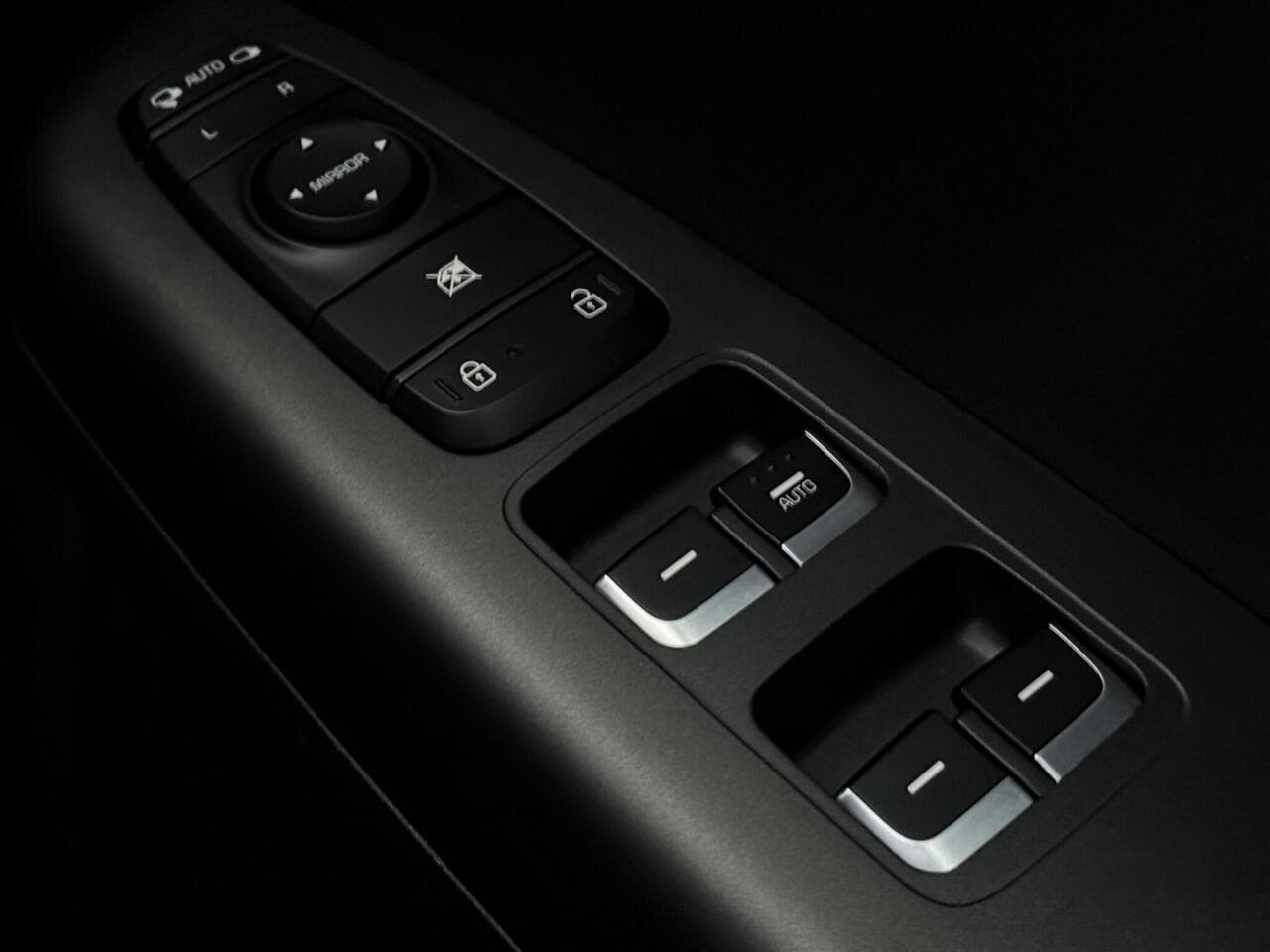 Kia Sportage thumbnail Misc Controls
