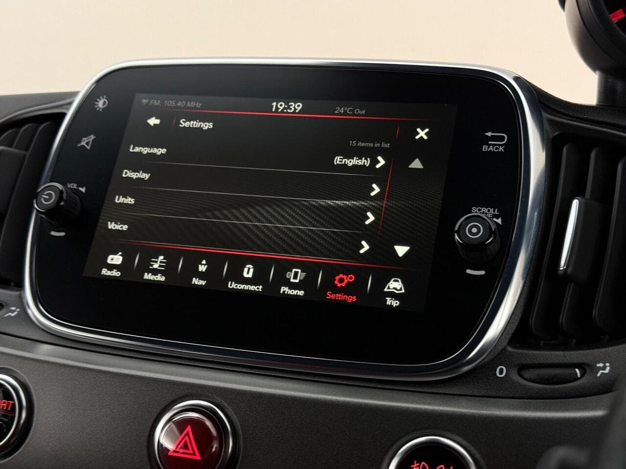 Abarth 595 thumbnail Infotainment System