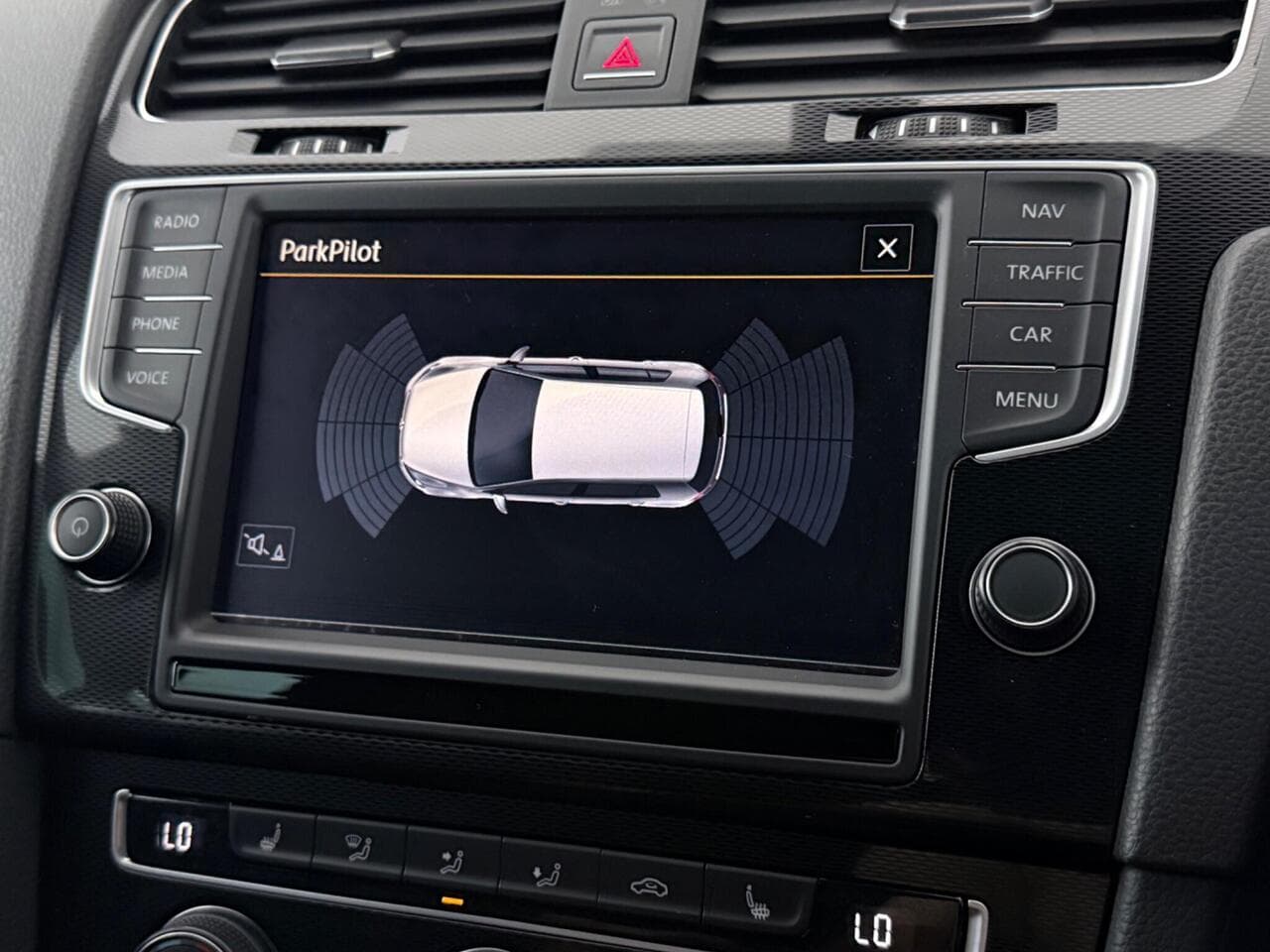 Volkswagen Golf thumbnail Infotainment System
