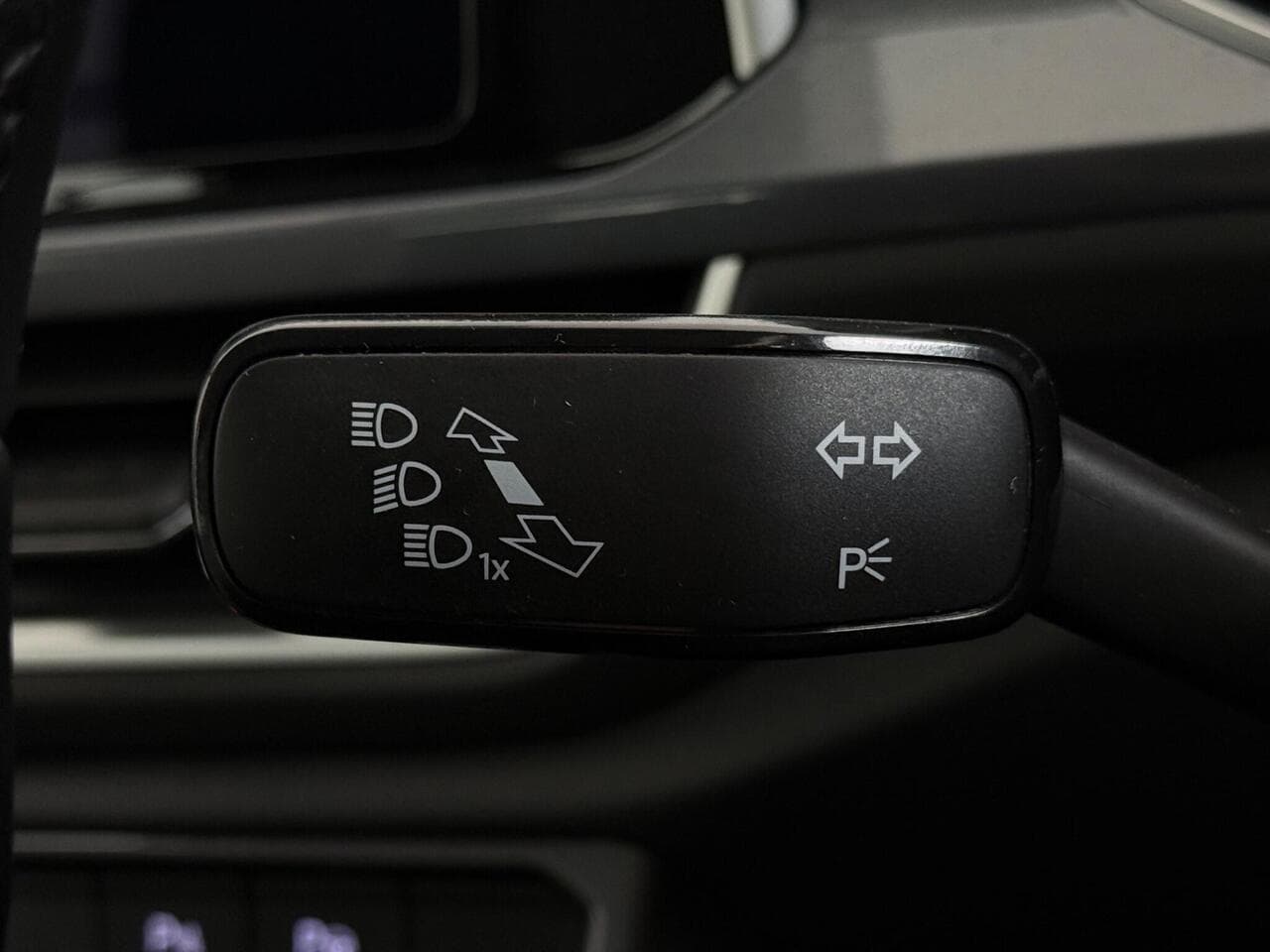Volkswagen T-Roc thumbnail Misc Controls