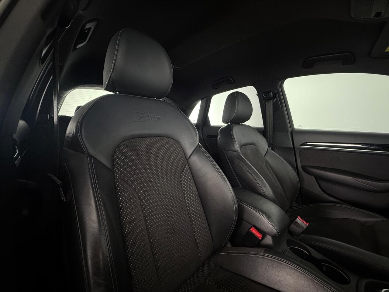 Audi Q3 thumbnail Seat Driver