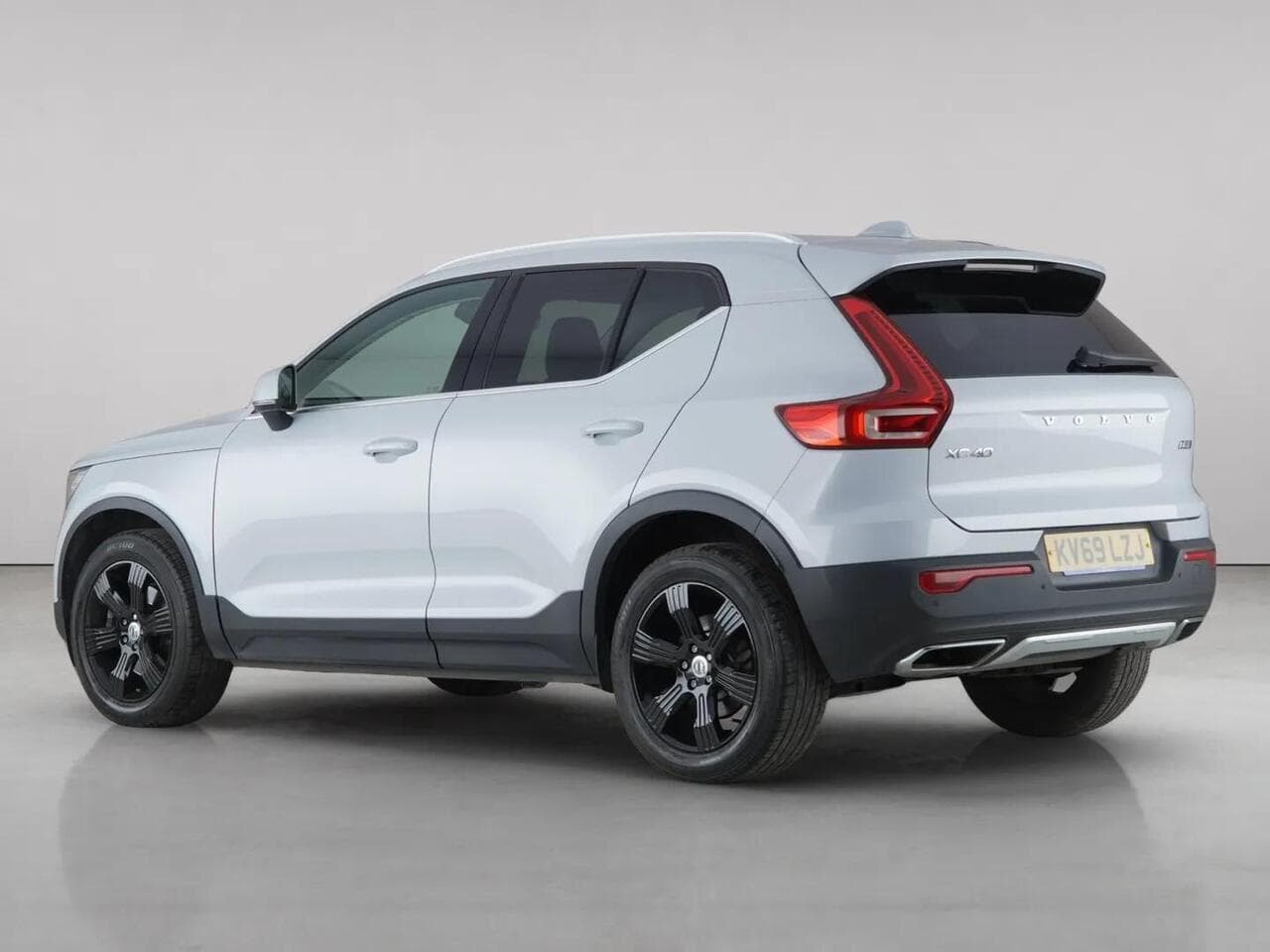 Volvo XC40 thumbnail Rear Left