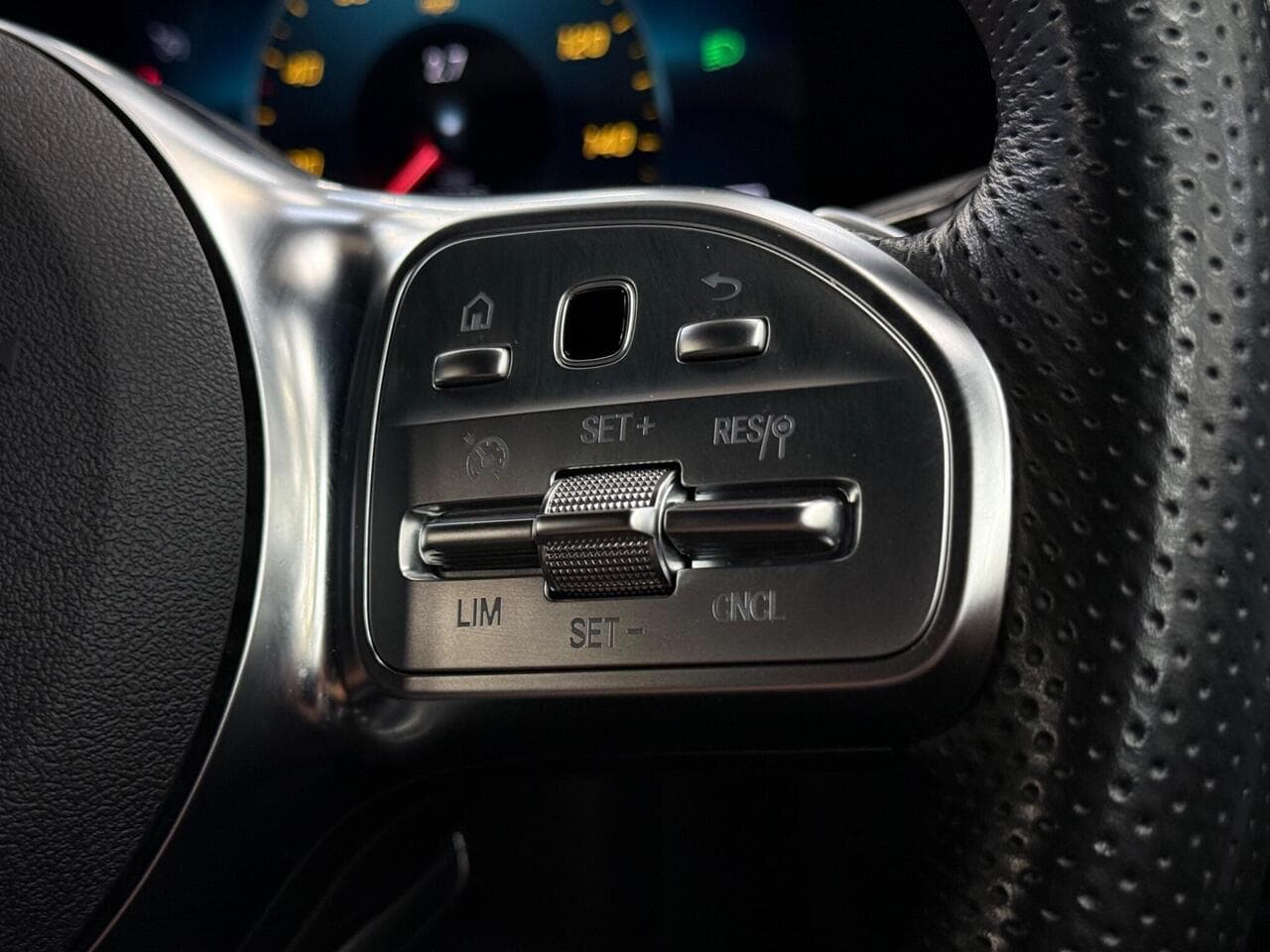 Mercedes-Benz CLA thumbnail Misc Controls