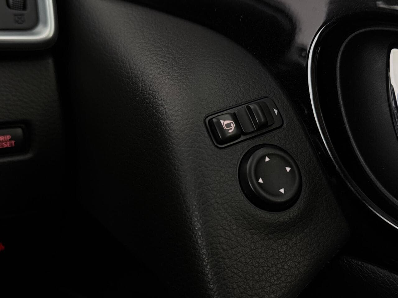 Nissan Qashqai thumbnail Misc Controls