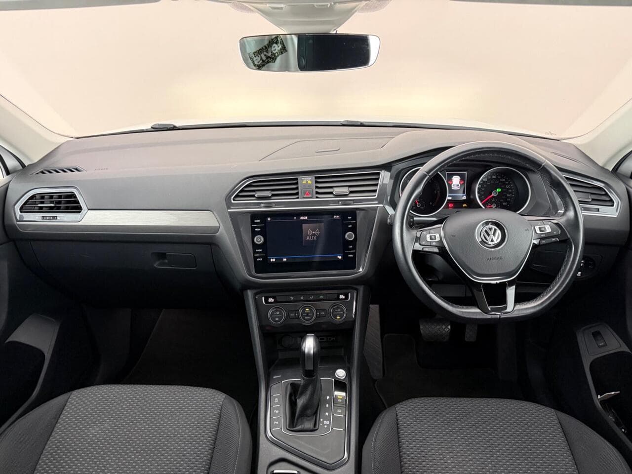 Volkswagen Tiguan Allspace thumbnail Interior Front