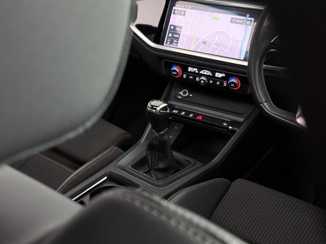 Audi Q3 thumbnail Interior Front