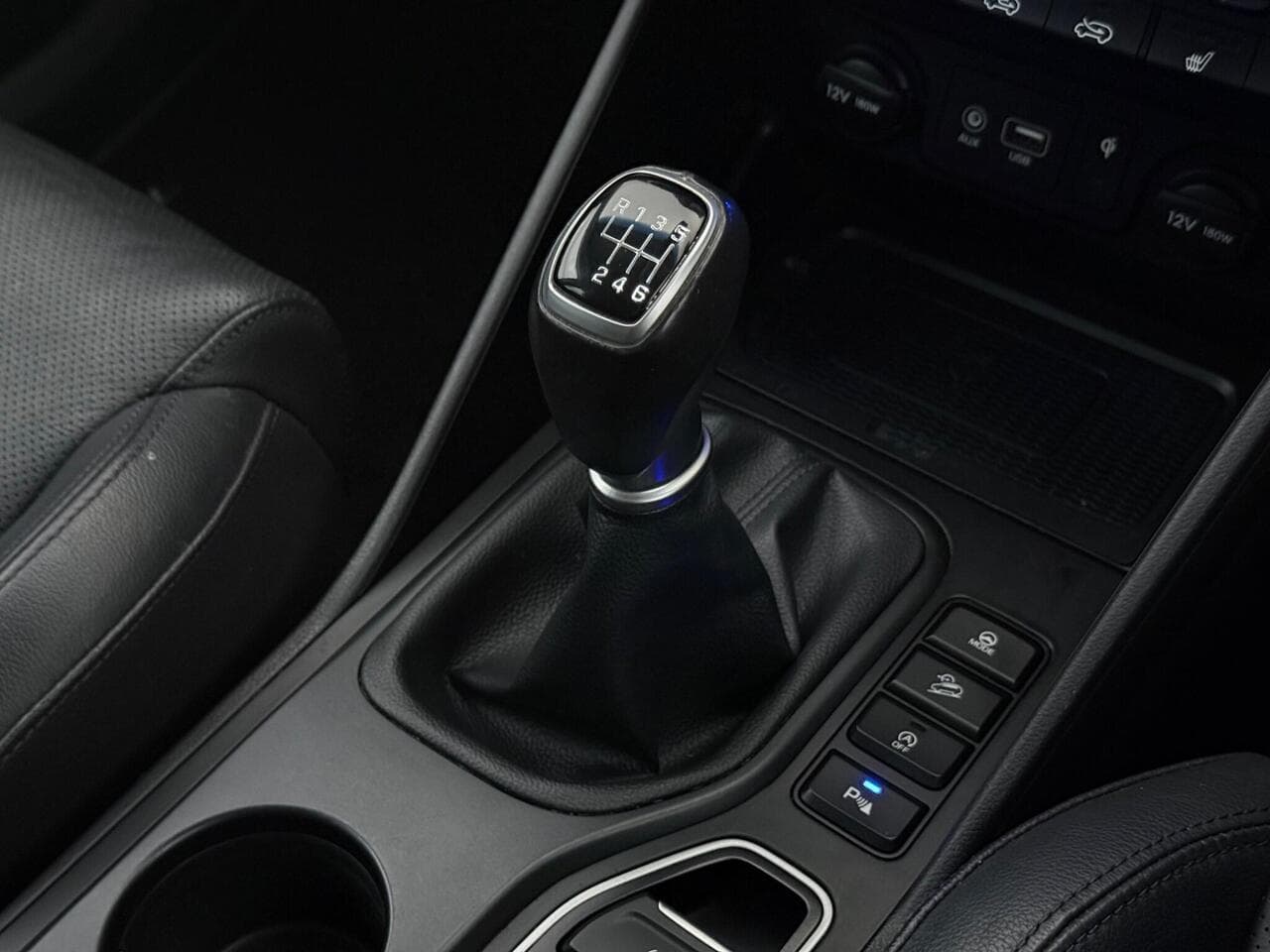 Hyundai TUCSON thumbnail Interior Front