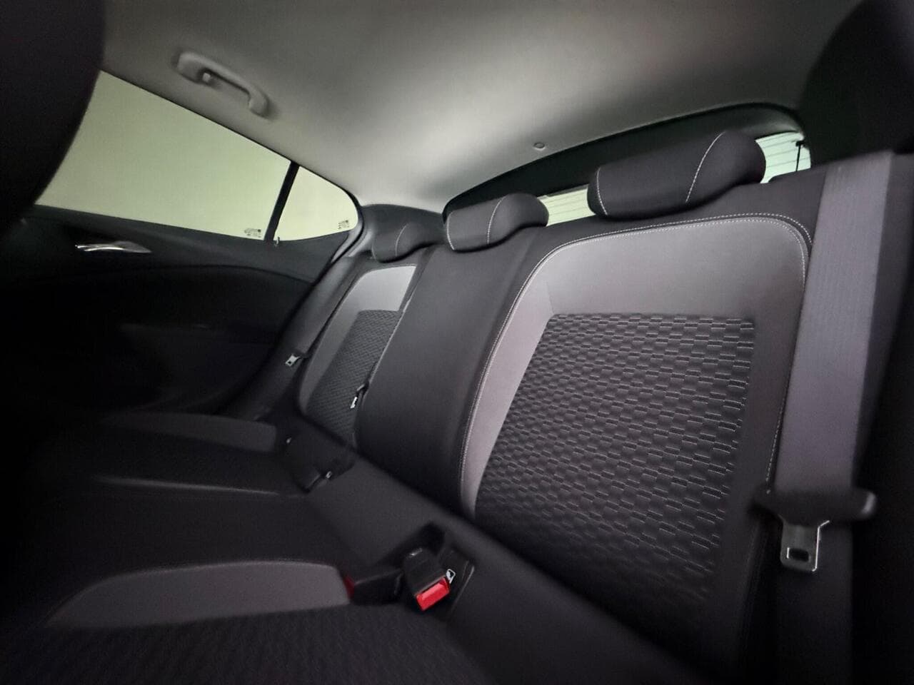 Vauxhall Astra thumbnail Seats Rear