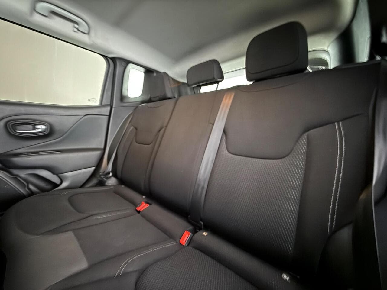 Jeep Renegade thumbnail Seats Rear