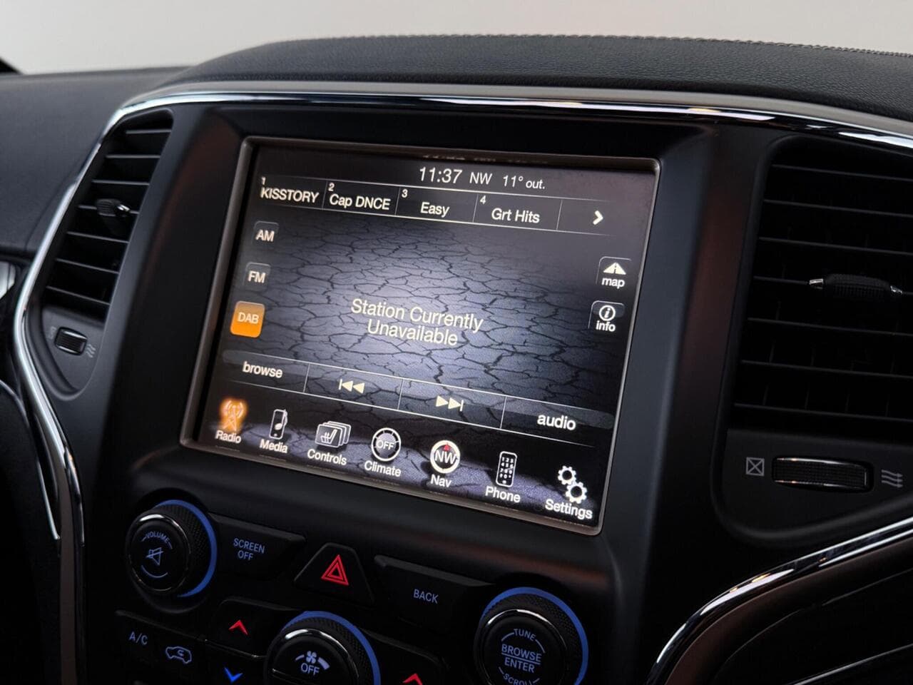 Jeep Grand Cherokee thumbnail Infotainment System