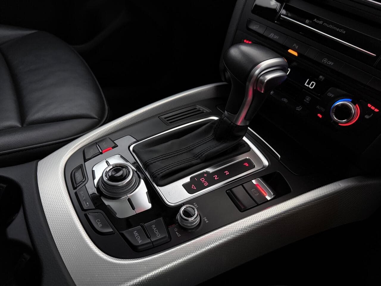 Audi Q5 thumbnail Interior Front