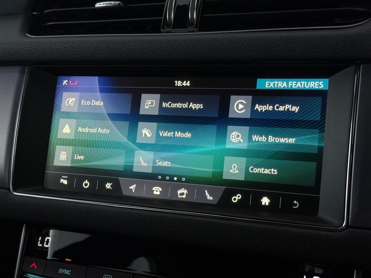 Jaguar XF thumbnail Infotainment System