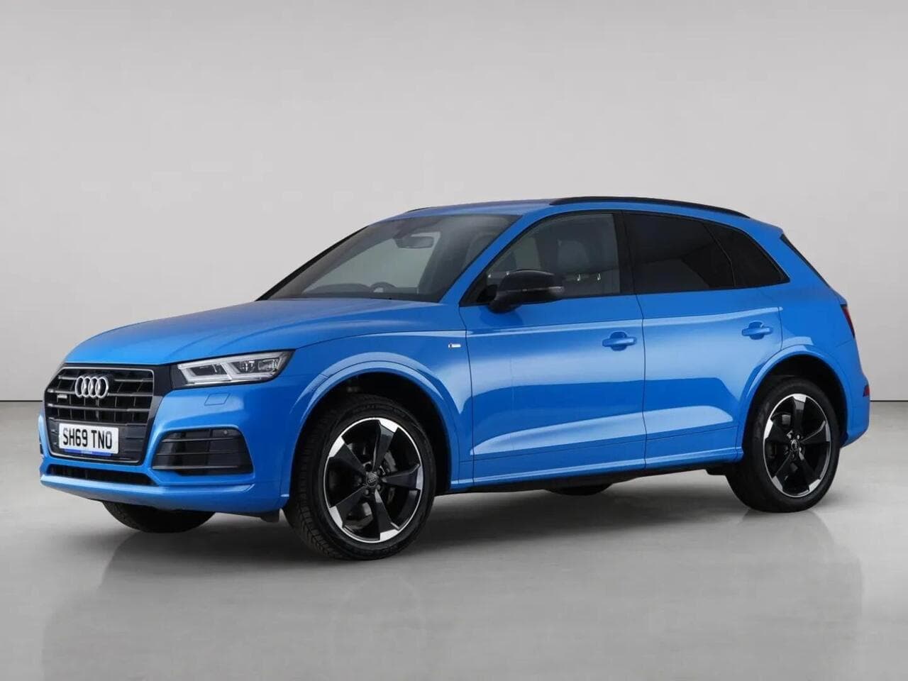 Audi Q5 thumbnail Front Left