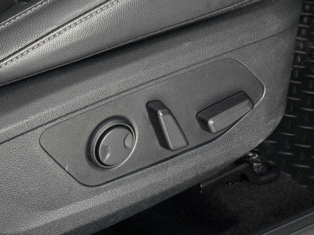 Kia Sportage thumbnail Misc Controls