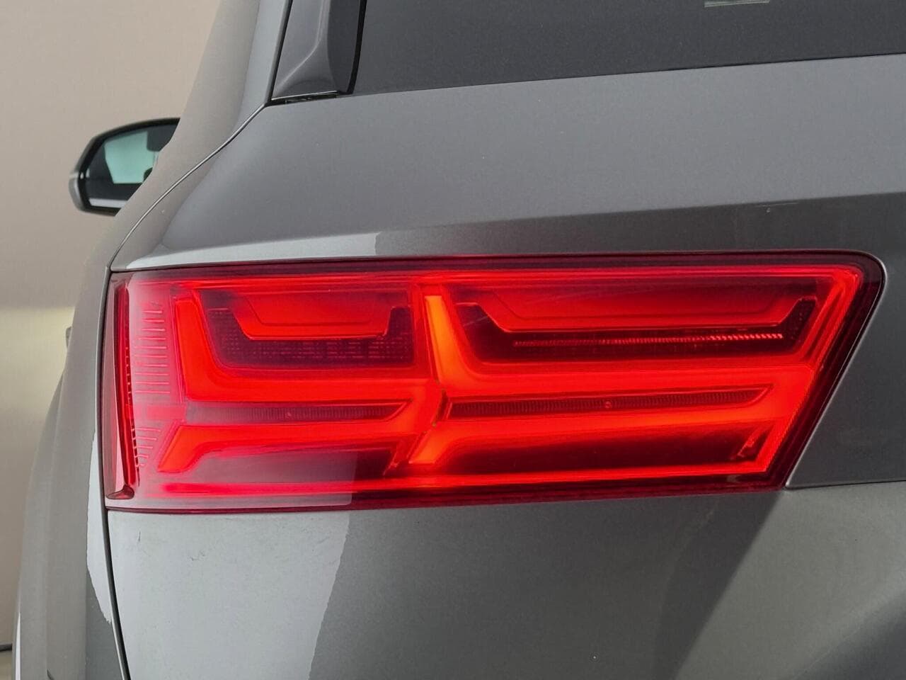 Audi Q7 thumbnail Lights Rear