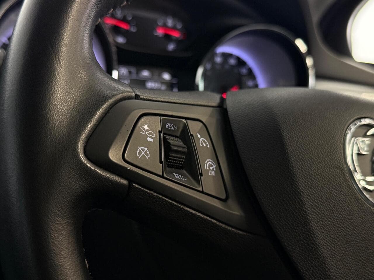 Vauxhall Astra thumbnail Misc Controls
