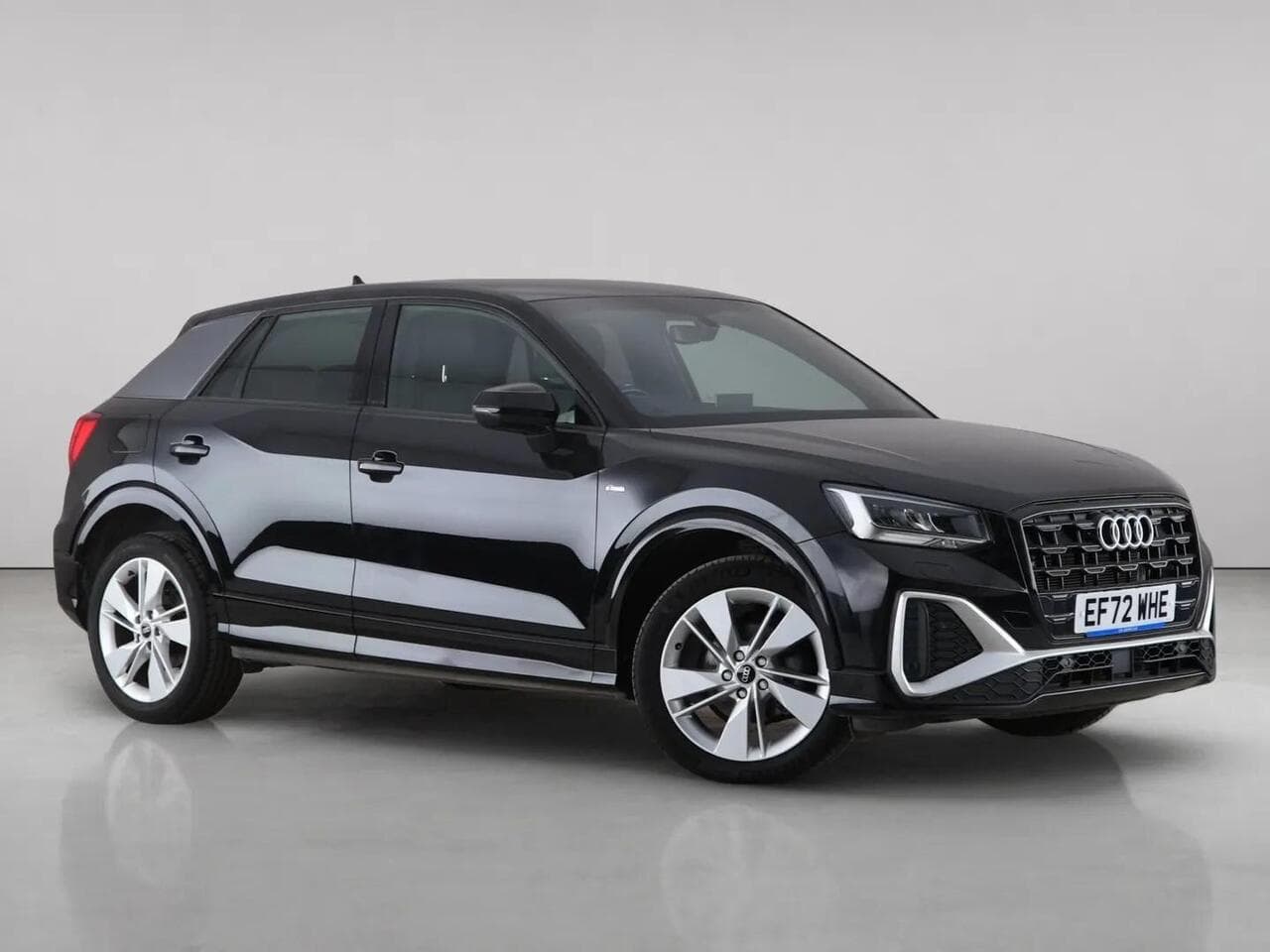 Audi Q2 thumbnail Front Right