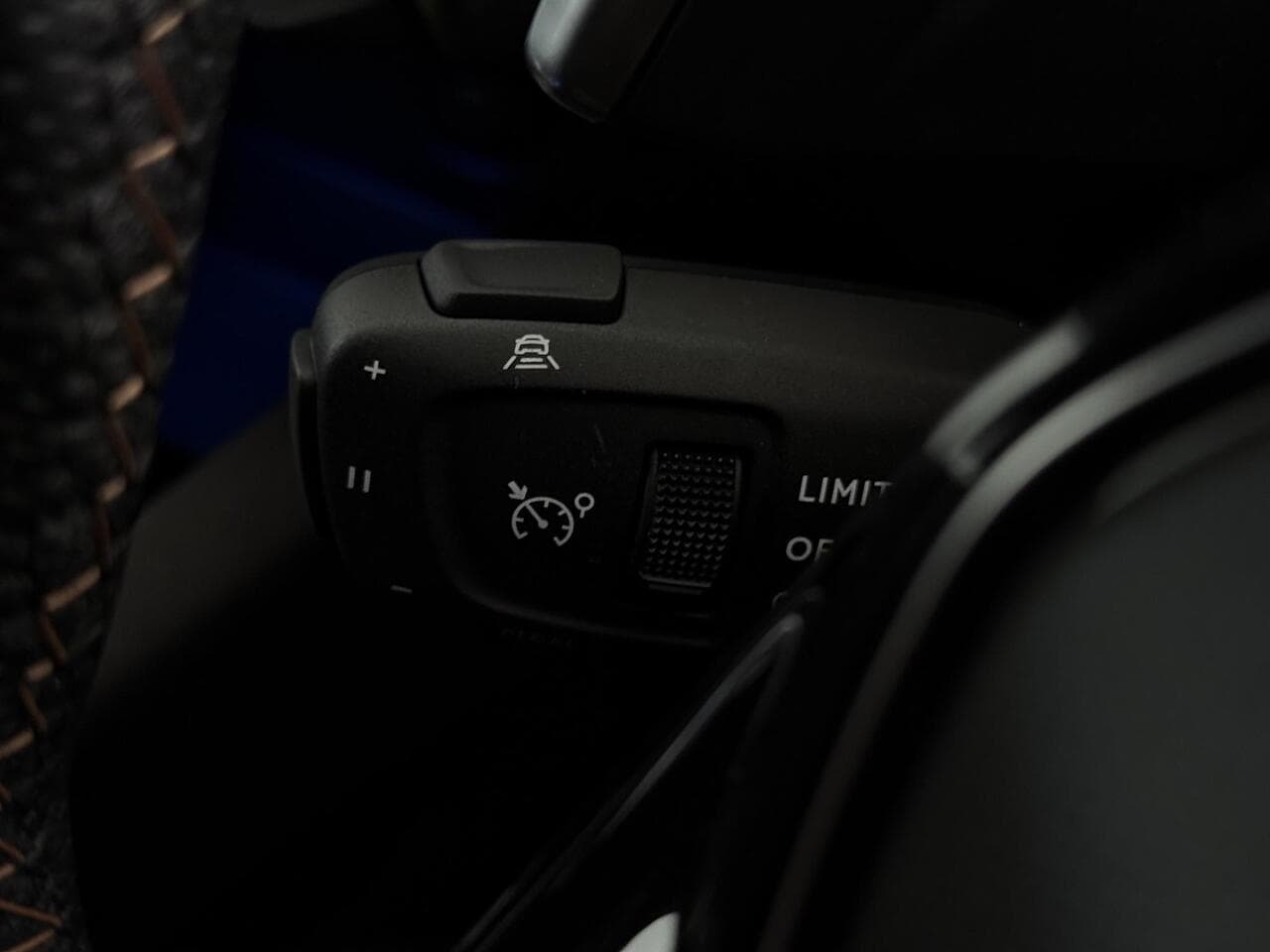 Peugeot 3008 thumbnail Misc Controls