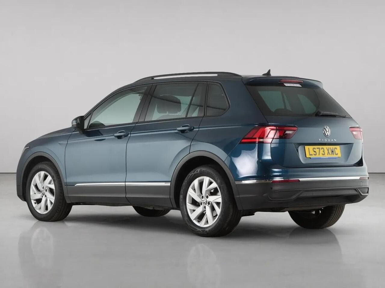 Volkswagen Tiguan thumbnail Rear Left