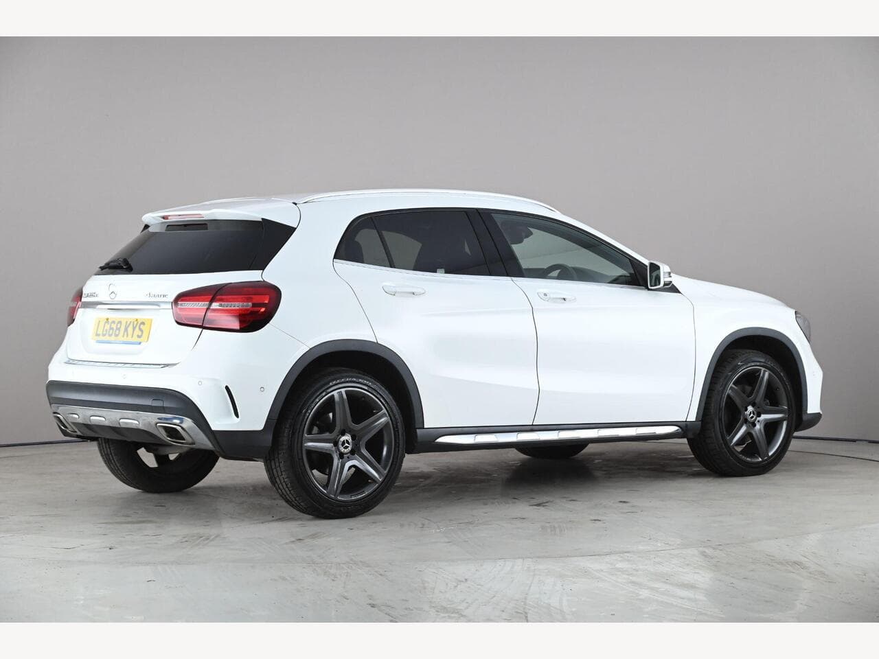 Mercedes-Benz GLA thumbnail Side Right