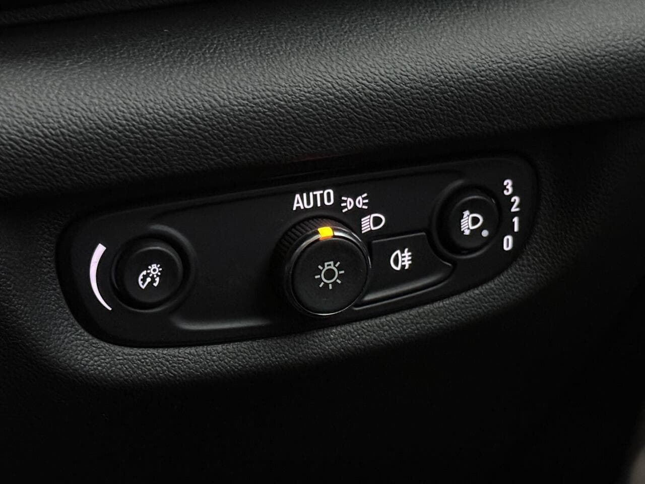 Vauxhall Insignia thumbnail Misc Controls