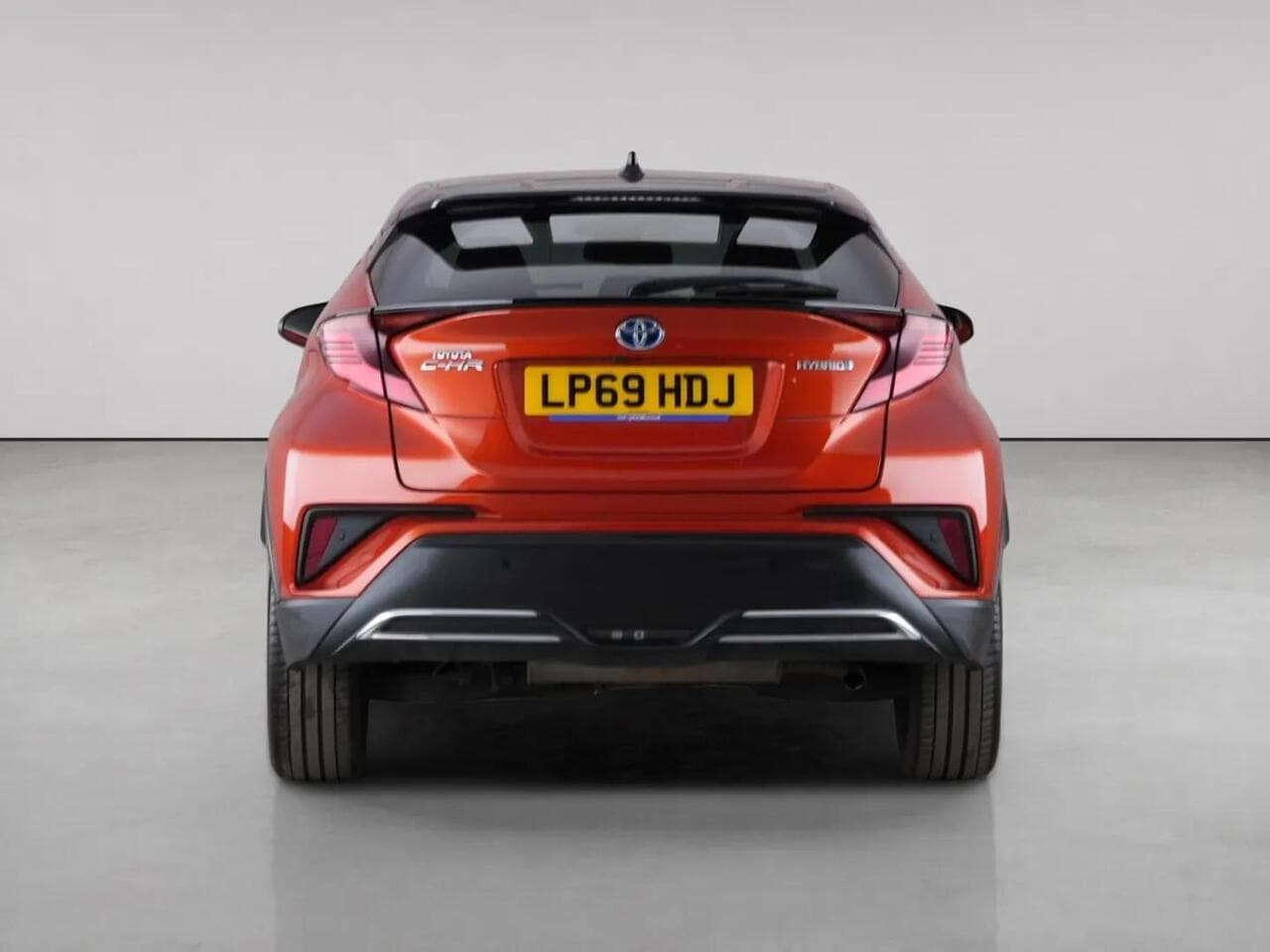 Toyota C-HR thumbnail Rear