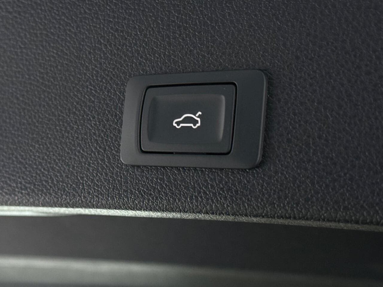 Audi Q2 thumbnail Misc Controls