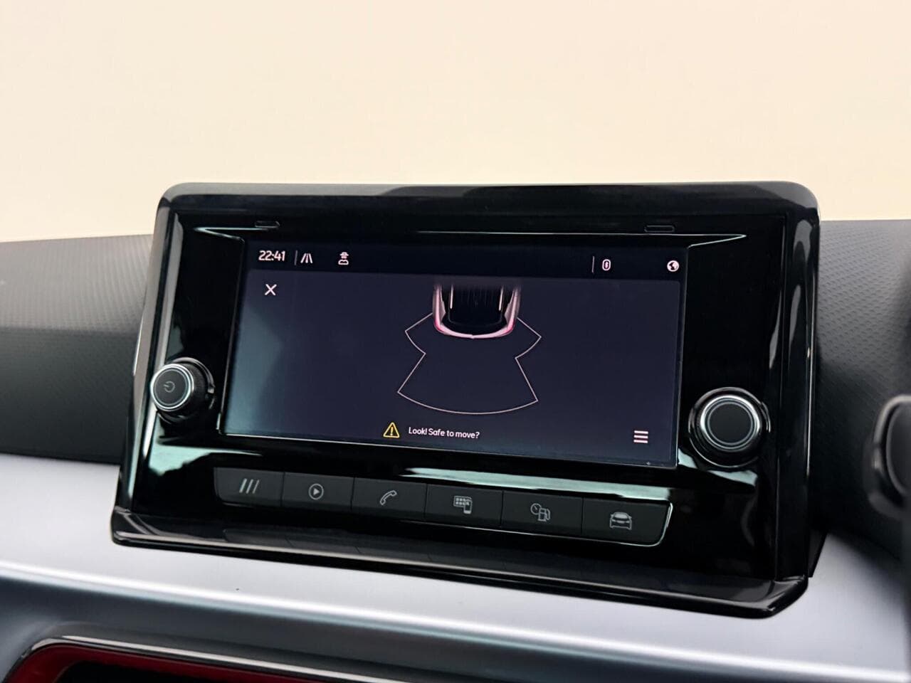 SEAT Arona thumbnail Infotainment System