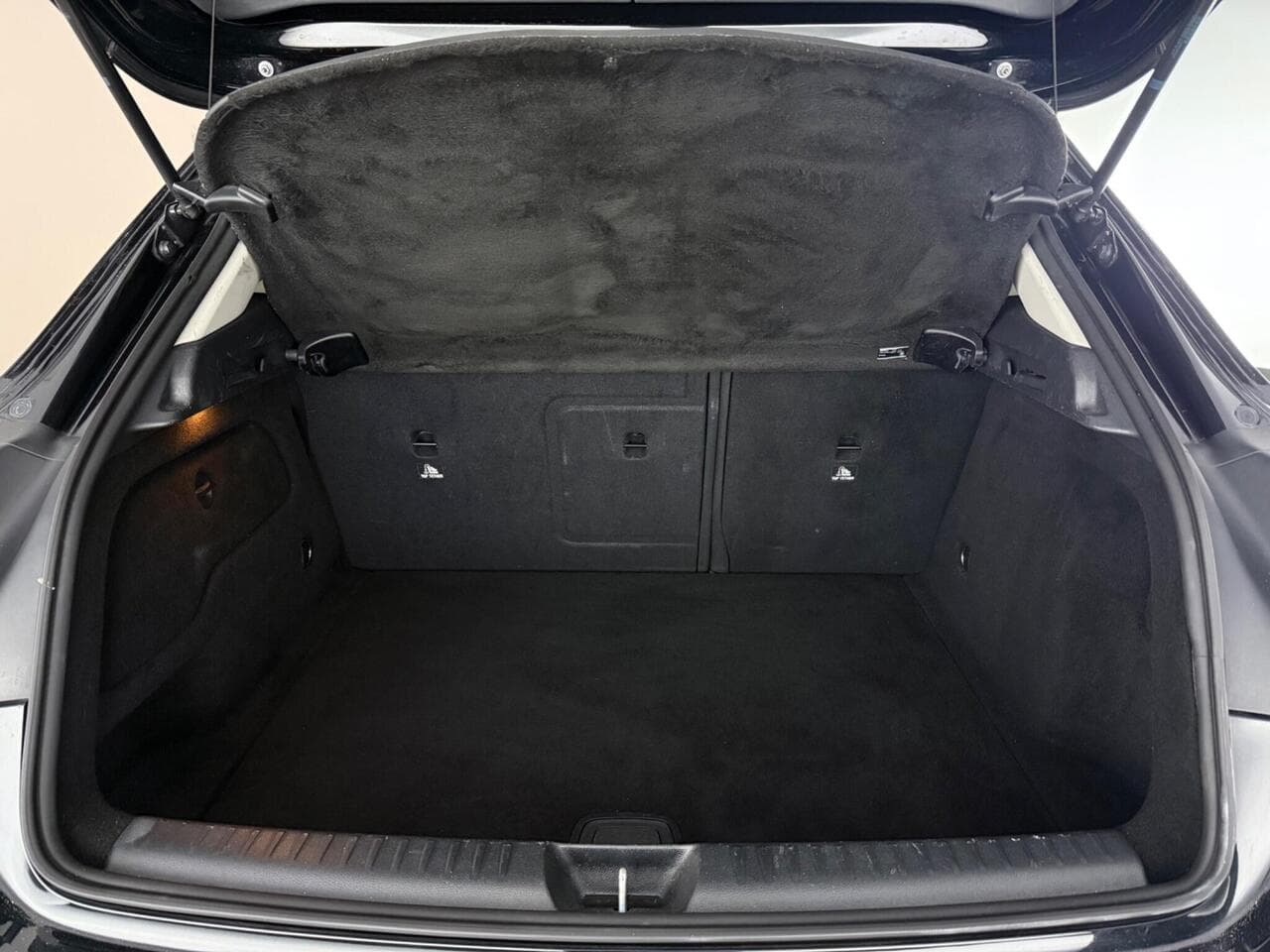 Mercedes-Benz GLA thumbnail Boot