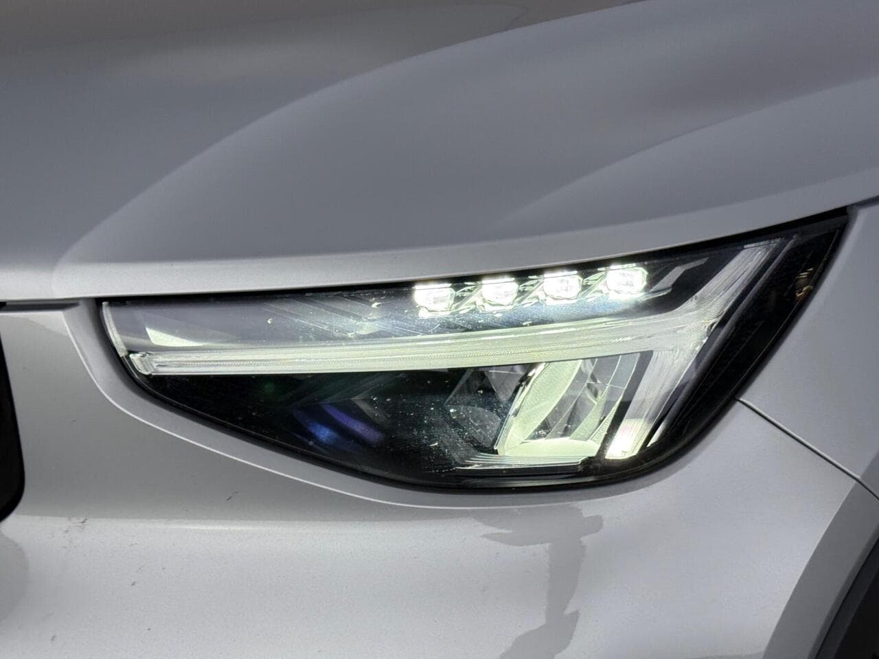 Volvo XC40 thumbnail Lights Front