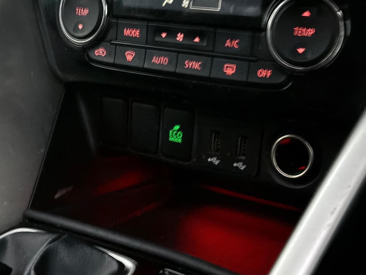 Mitsubishi Eclipse Cross thumbnail Infotainment System