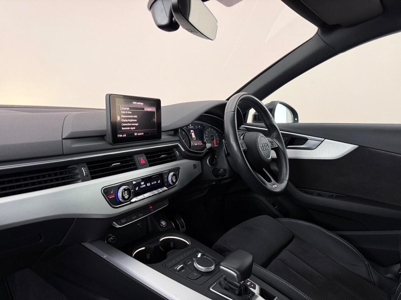 Audi A4 Avant thumbnail Interior Front