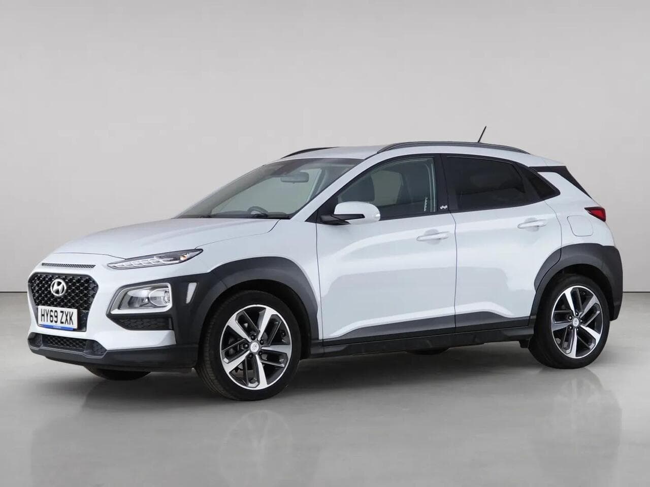 Hyundai KONA thumbnail Front Left
