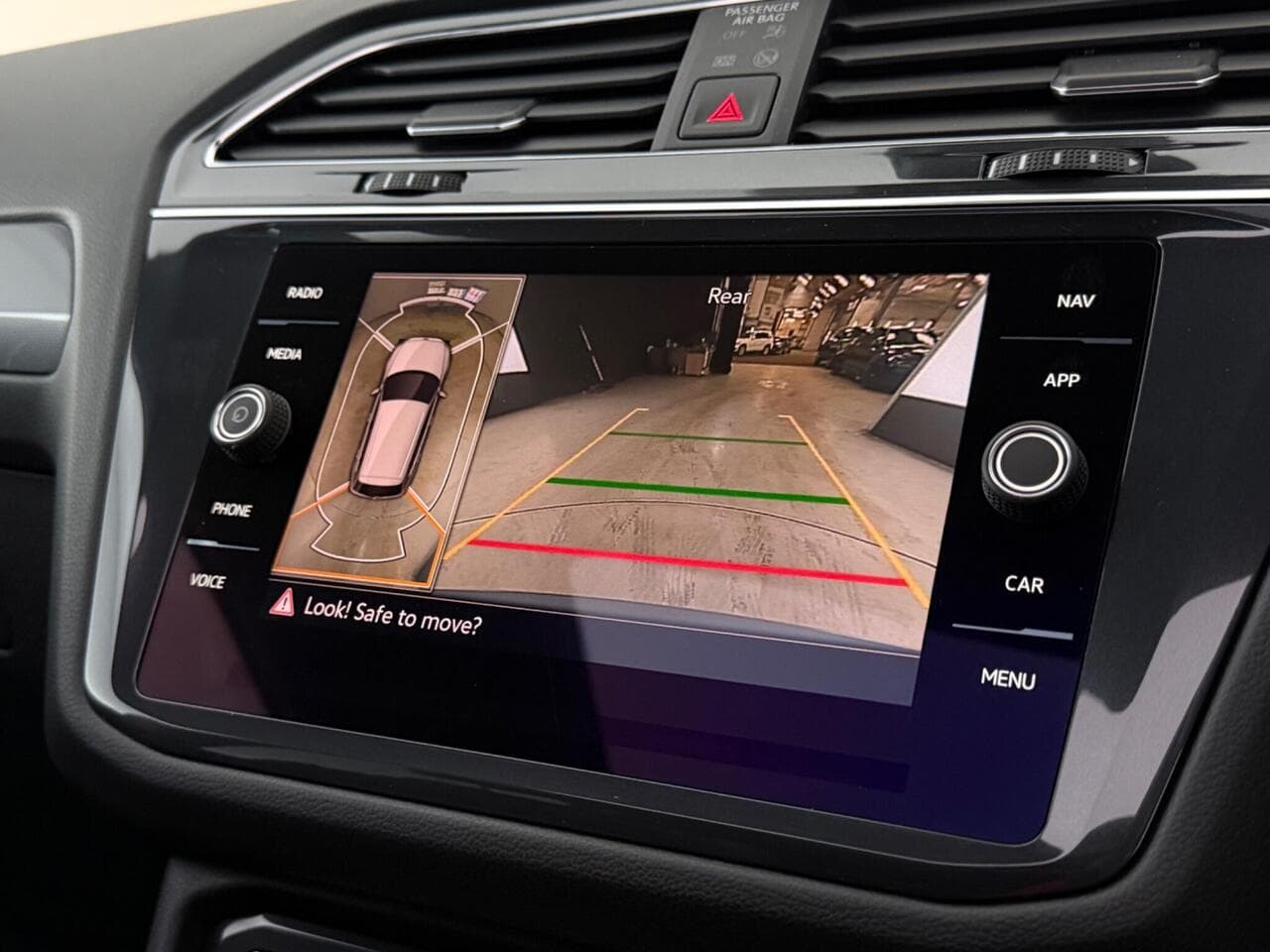Volkswagen Tiguan Allspace thumbnail Infotainment System