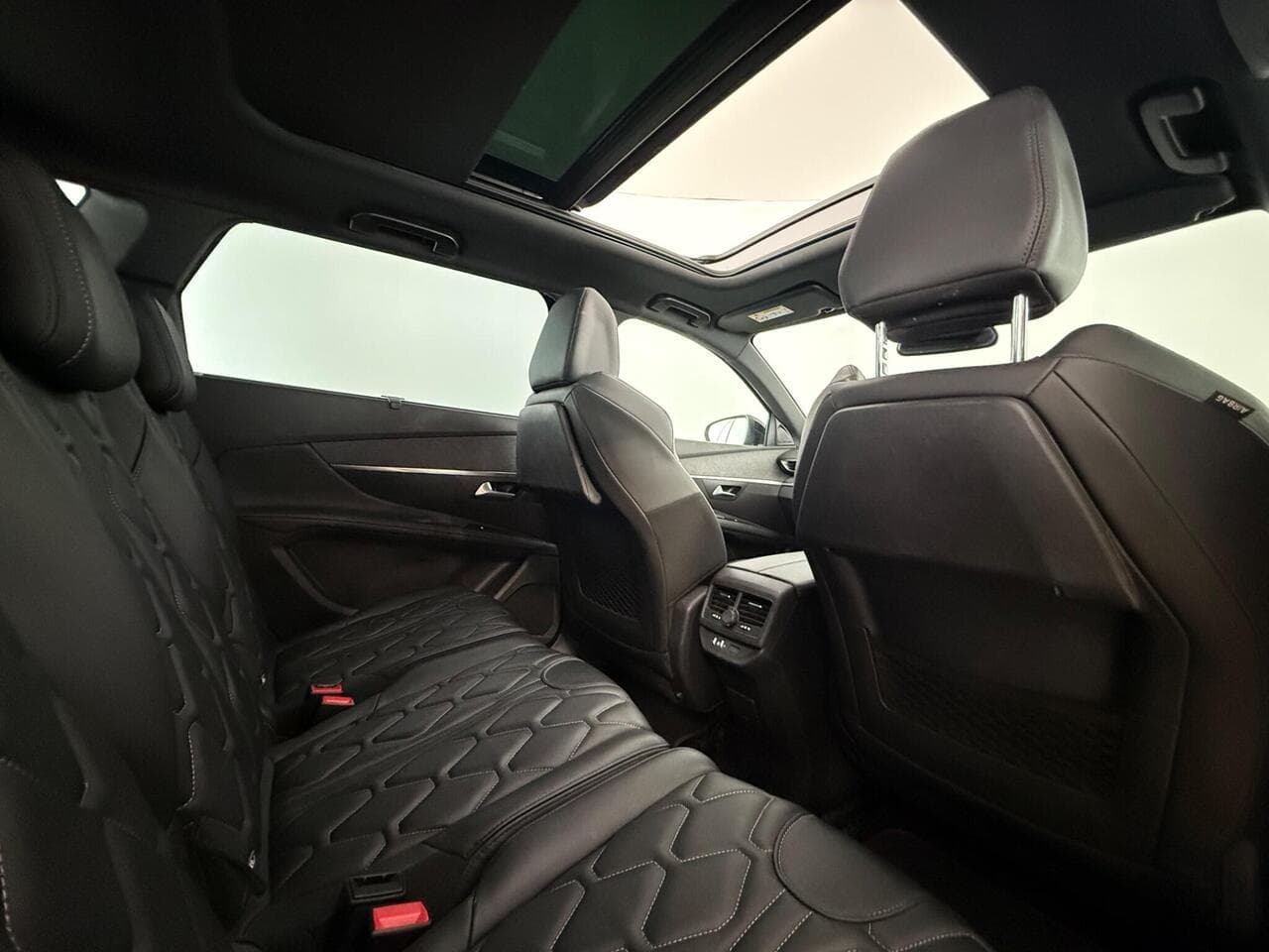 Peugeot 5008 thumbnail Seats Rear
