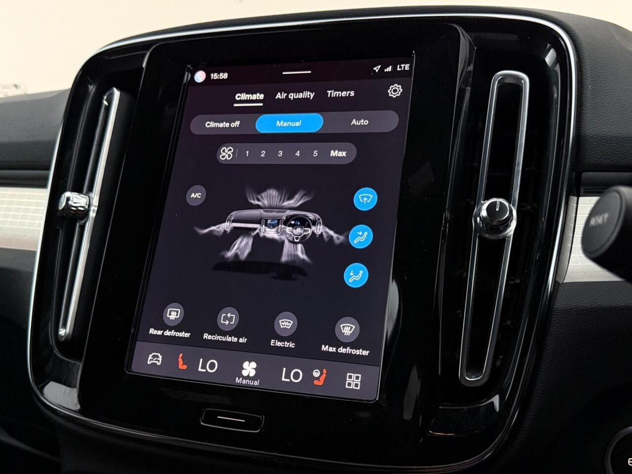 Volvo XC40 thumbnail Infotainment System