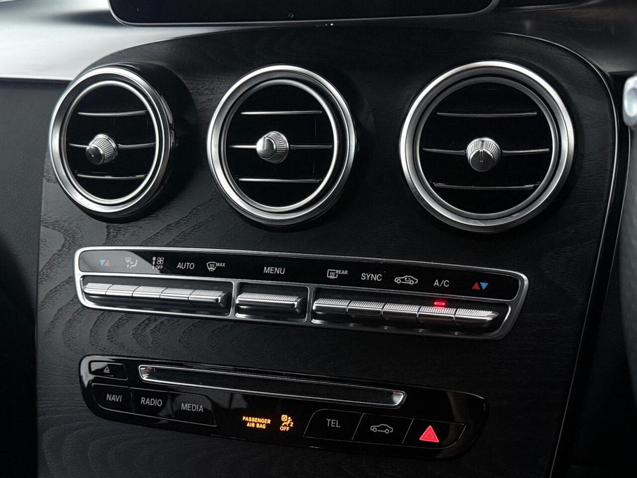 Mercedes-Benz GLC thumbnail Interior Front