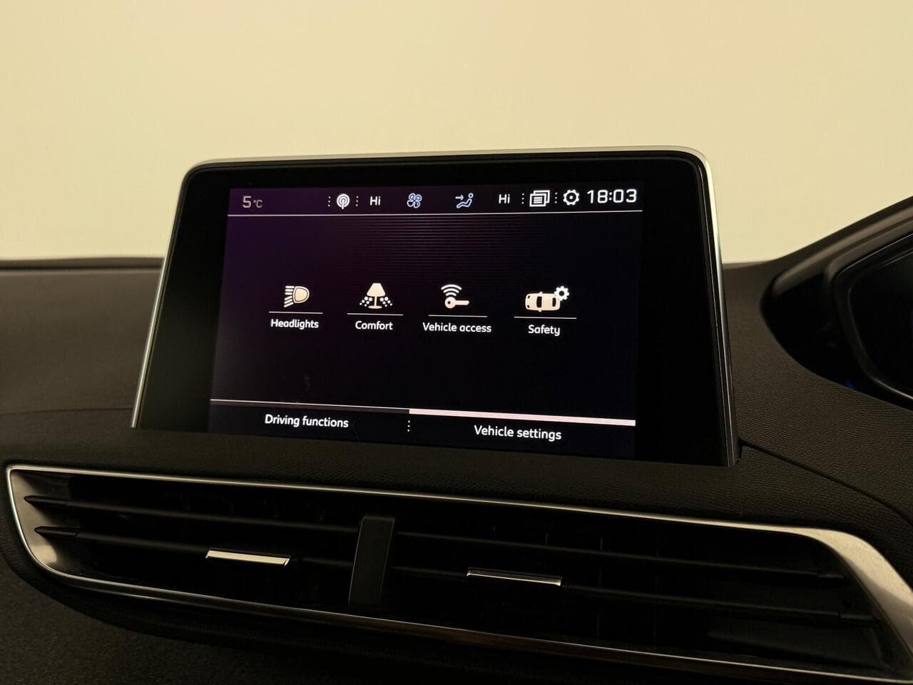 Peugeot 3008 thumbnail Infotainment System