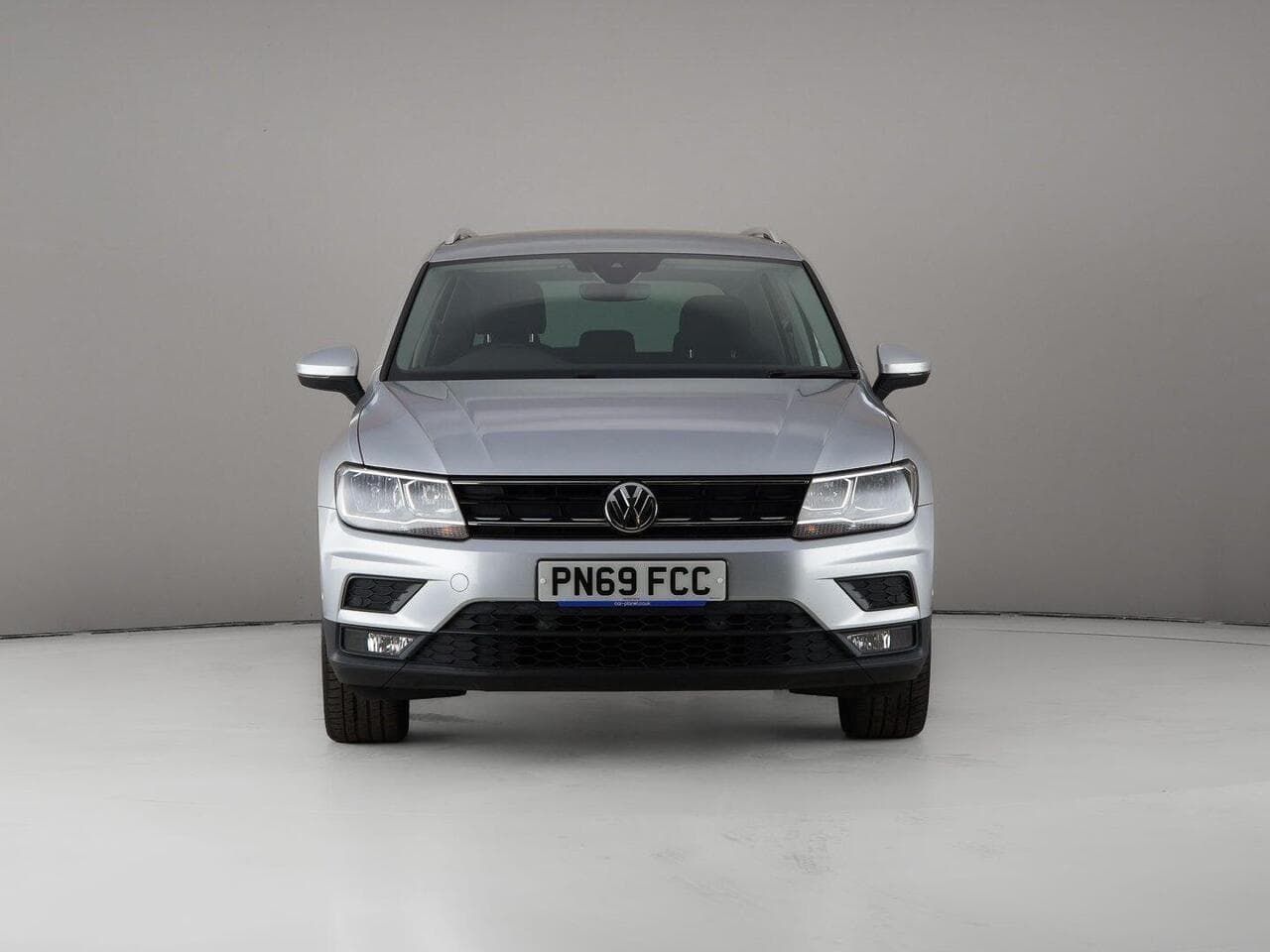 Volkswagen Tiguan thumbnail Front